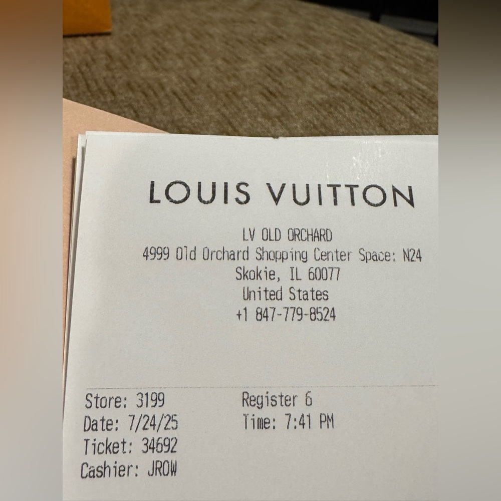 ⭐️SALE!!⭐️❤️ NEW LV LOUIS VUITTON ICONIC LOUISA PEARL EARRINGS COMPLETE SET ❤️ - Picture 8 of 9